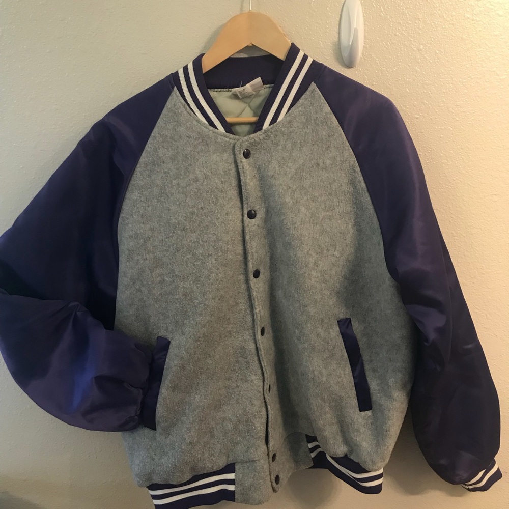 Letterman’s jacket/ bomber jacket